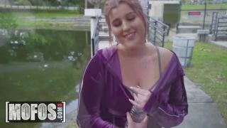 Porn -  Curvy Hot Fat Ass Brooke Benz Gets Picked Up